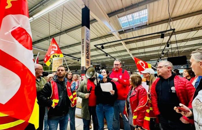 “Insultos, humillaciones, acosos…”: qué denuncian los manifestantes que invadieron el Intermarché de Solliès-Pont este viernes por la mañana