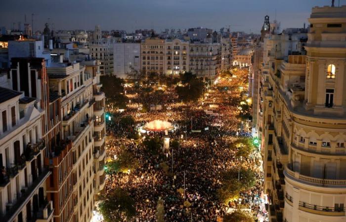 Última hora de la dana, en directo | Una manifestación multitudinaria en Valencia reclama la dimisión de Mazón | España