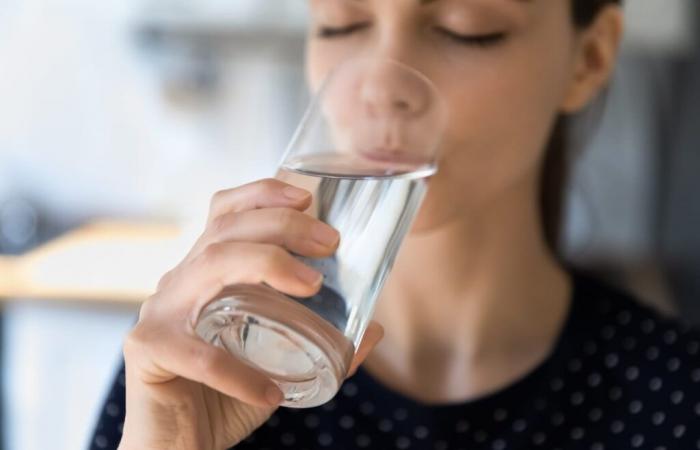 Si bebes 2,5 litros de agua al día durante una semana, esto es lo que le podría pasar a tu cuerpo