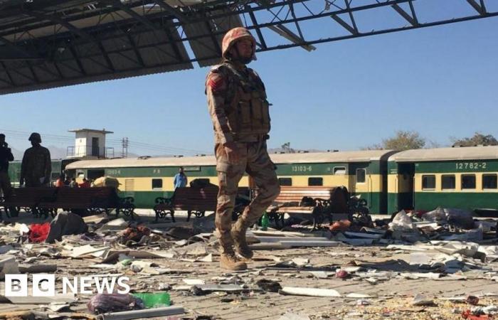 Al menos 25 muertos en la explosión de la estación de tren de Quetta