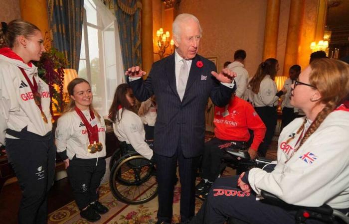 El rey Carlos III y la princesa Ana reúnen a los medallistas olímpicos y paralímpicos