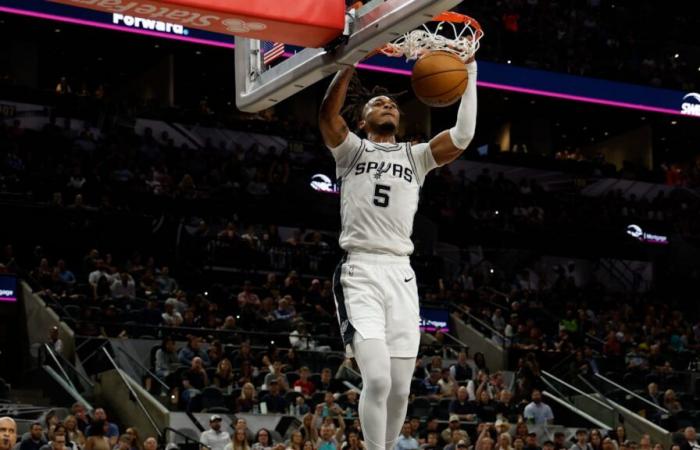 El ex guardia estelar de la UConn cae al nivel más alto de su carrera en su segunda apertura con los Spurs