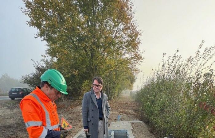 Una nueva tubería para acabar con la fuga de agua bajo la A6