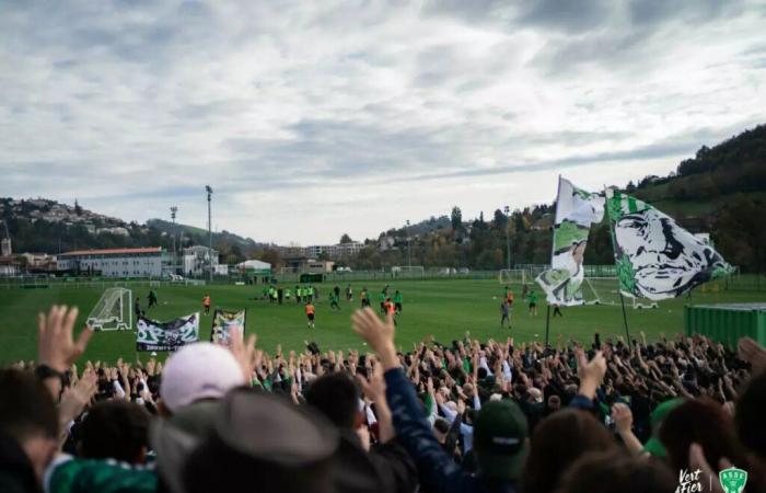 El ambiente loco de la afición antes del derbi