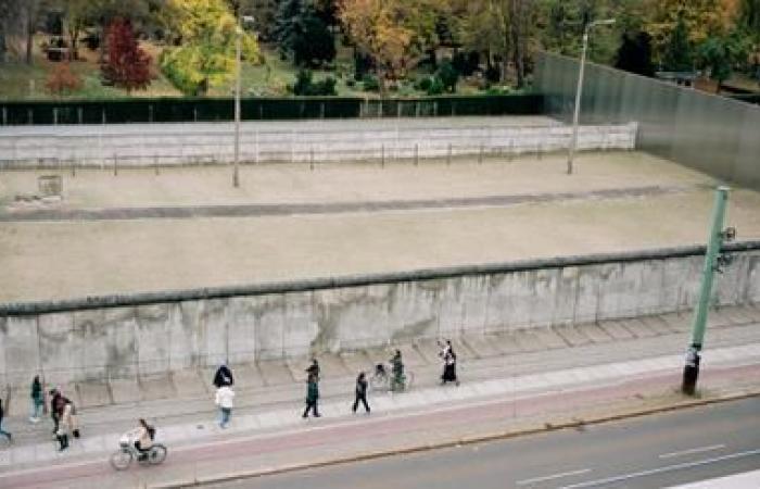 Tras las huellas de los fragmentos del Muro de Berlín, treinta y cinco años después de su apertura