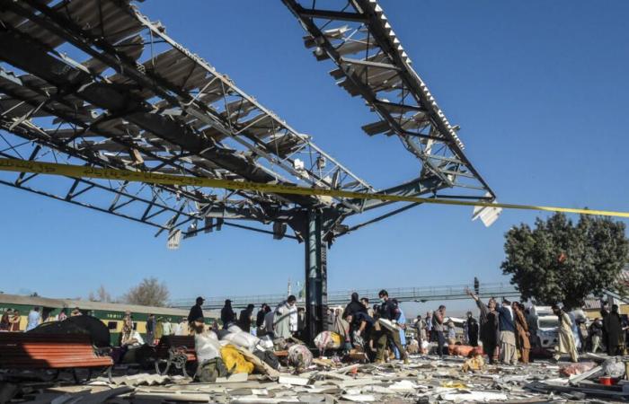 Separatistas baluchis reivindican ataque mortal a estación de tren