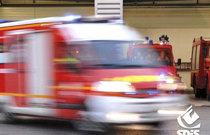 En una pequeña carretera de Orne, dos adultos y un bebé volcan varias veces