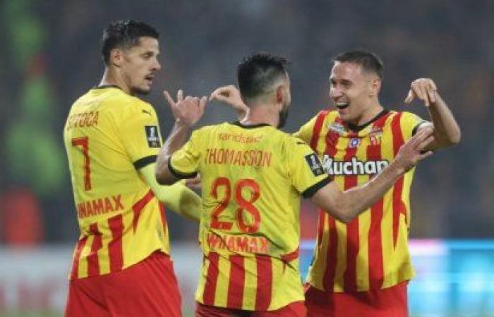 Lens gana en el último minuto al Nantes