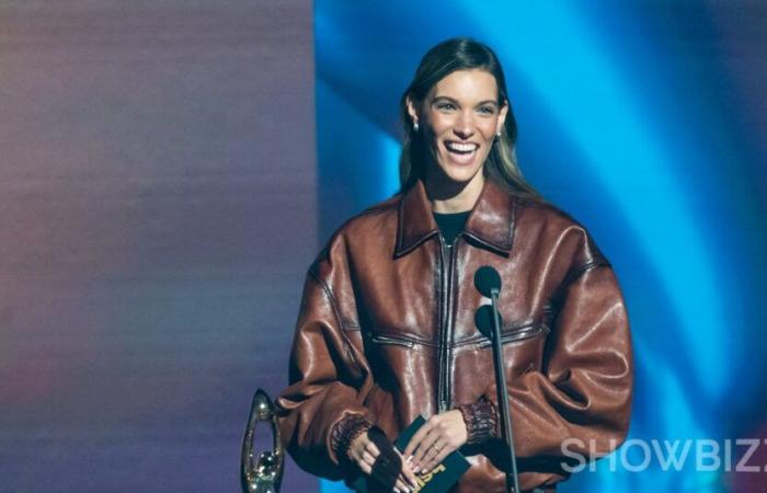 Charlotte Cardin canta con su amante Alyocha Schneider