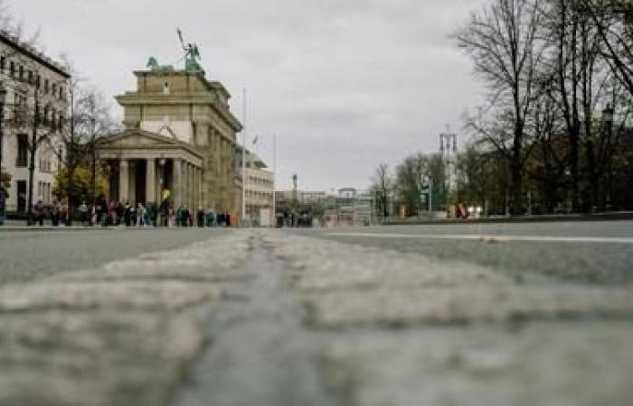 Tras las huellas de los fragmentos del Muro de Berlín, treinta y cinco años después de su apertura