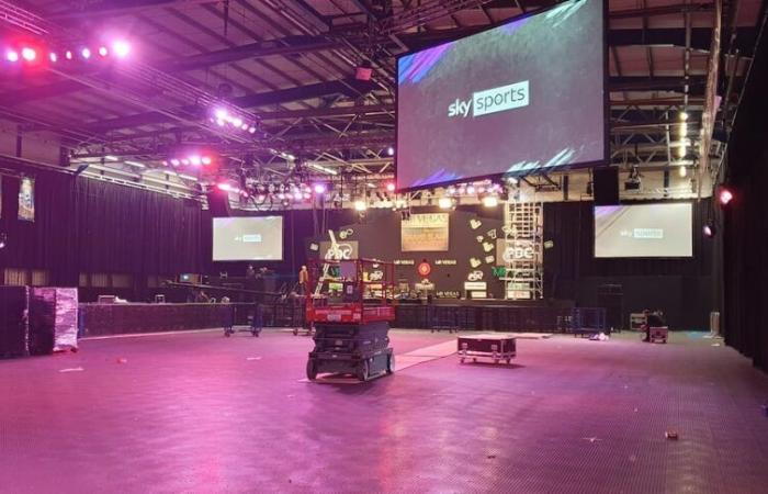 El trabajo final del Grand Slam of Darts está en marcha para preparar a Wolverhampton para la diana