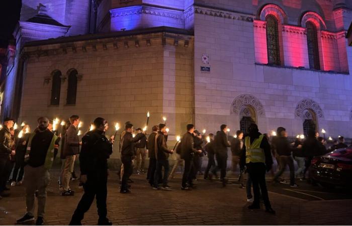 La identidad y los antifascistas se desafían desde la distancia.