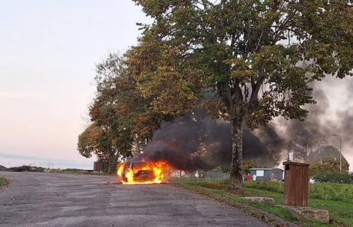 Su coche se incendia al regresar de un partido de rugby.