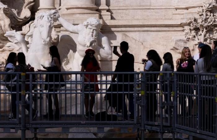 “Un punto de vista único”: inauguran una pasarela sobre la Fontana di Trevi (fotos)