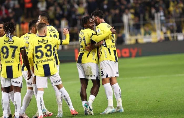 El Fenerbahçe superó el obstáculo del Sivasspor con cuatro goles