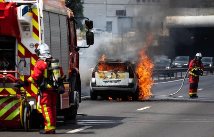 La autopista A61 está parcialmente cortada tras la explosión de una bombona de gas en un vehículo, el conductor resulta herido