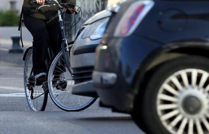 Muerte de un ciclista emblemático en Limoges apodado “el hombre de azul” atropellado por un coche