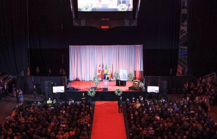 Homenajes rendidos a Murray Sinclair mediante funeral público