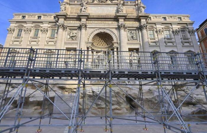 A pesar de las obras, una pasarela permite ver la Fontana de Trevi