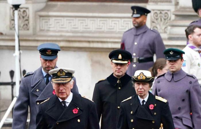 El rey Carlos III reúne a su familia en el Cenotafio del Domingo del Recuerdo