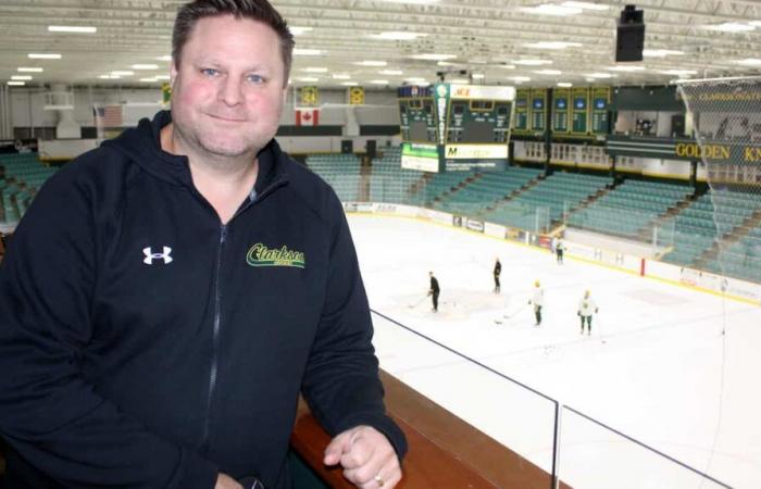 De regreso a la Universidad de Clarkson, el ex entrenador de los Rockets, Jean-François Houle, volvió a casa