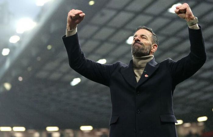 Van Nistelrooy cierra la etapa interina ‘especial’ del Man United con una victoria