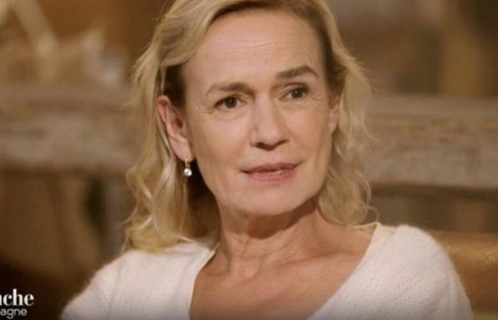 Sandrine Bonnaire cuenta la alucinante historia del adulterio vivido por su madre en Un domingo en el campo