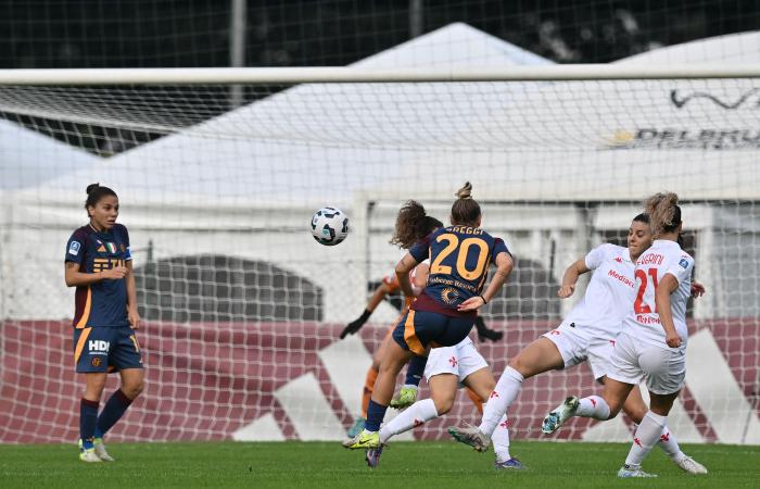 La Juventus vence al Milán y amplía su ventaja, la Fiorentina vence a la Roma. El primer hurra del Sassuolo