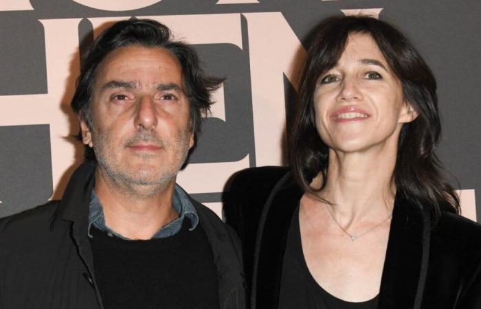 Charlotte Gainsbourg e Yvan Attal celebran cada uno a su manera el 22 cumpleaños de su hija Alice