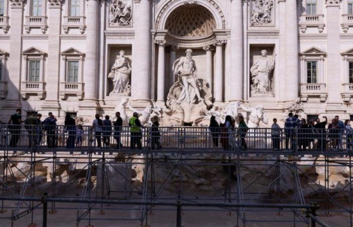 “Un punto de vista único”: inauguran una pasarela sobre la Fontana di Trevi (fotos)