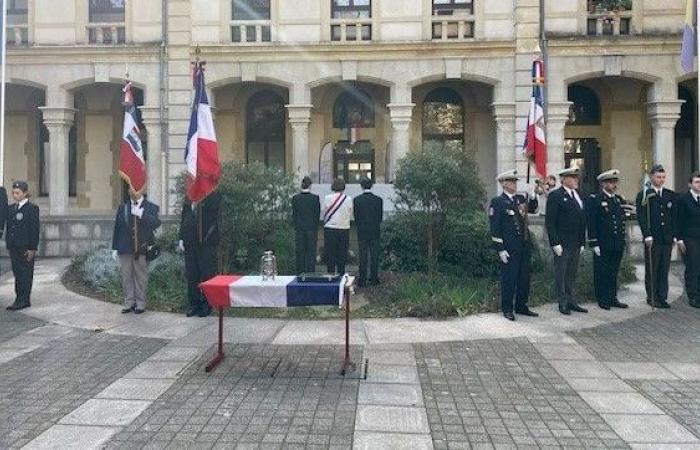 Estudiantes del colegio Peiresc de Toulon conmemoran el armisticio de la Primera Guerra Mundial