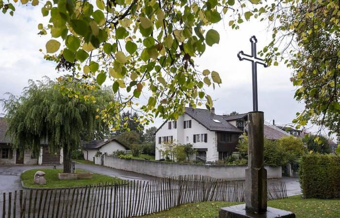 Se disputa una zona de encuentro en el corazón del pueblo de Bossy