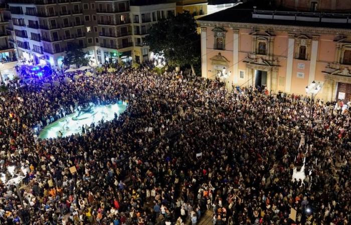 130.000 manifestantes denuncian “el mal gobierno de irresponsables” en Valencia