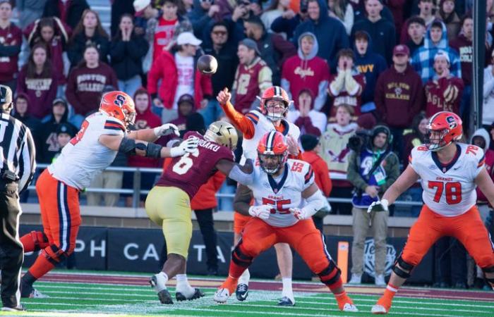 Donovan Ezeiruaku, la carrera de mariscales de BC interrumpe a SU en una derrota de 6 puntos