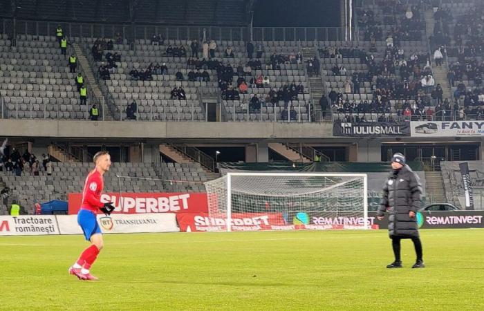 Chiricheș debía ser titular en el U Cluj, pero se “rompió” durante el calentamiento