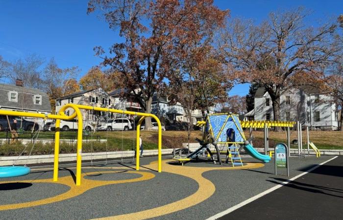 El primer patio escolar comunitario de Boston es un modelo de espacio verde