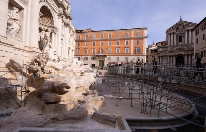 “Un punto de vista único”: inauguran una pasarela sobre la Fontana di Trevi (fotos)