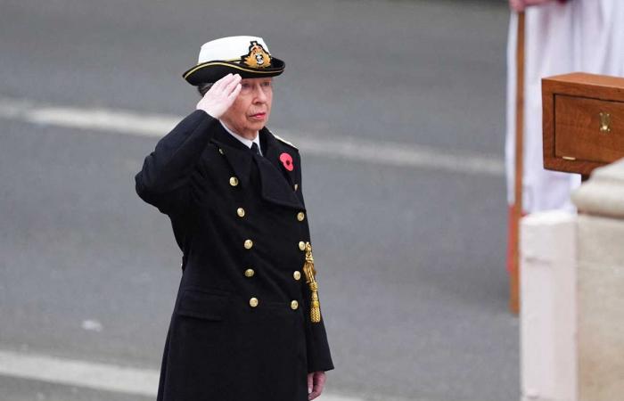 El rey Carlos III reúne a su familia en el Cenotafio del Domingo del Recuerdo