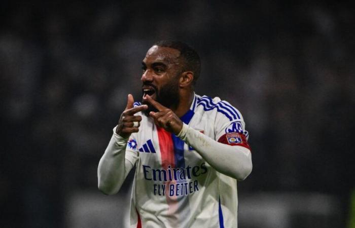 Lacazette casi confirma su salida del Lyon al final de temporada