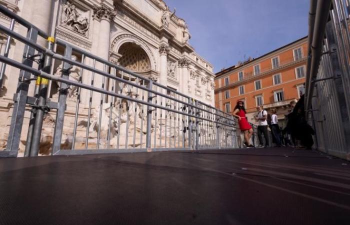 “Un punto de vista único”: inauguran una pasarela sobre la Fontana di Trevi (fotos)