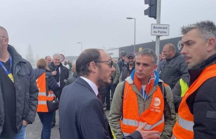 Lleva gafas de sol en Michelin, este diputado lo ataca y se disculpa