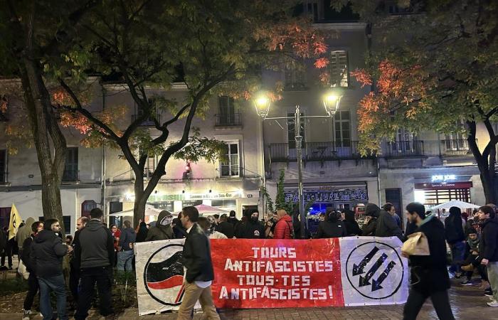 La identidad y los antifascistas se desafían desde la distancia.