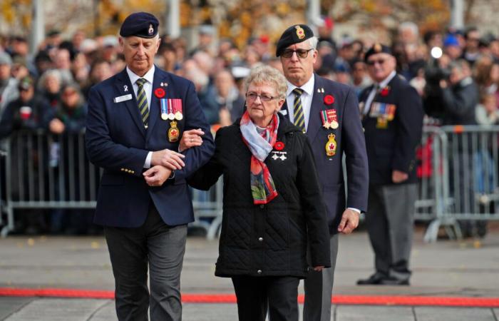 Los canadienses conmemoran el Día del Recuerdo en todo el país