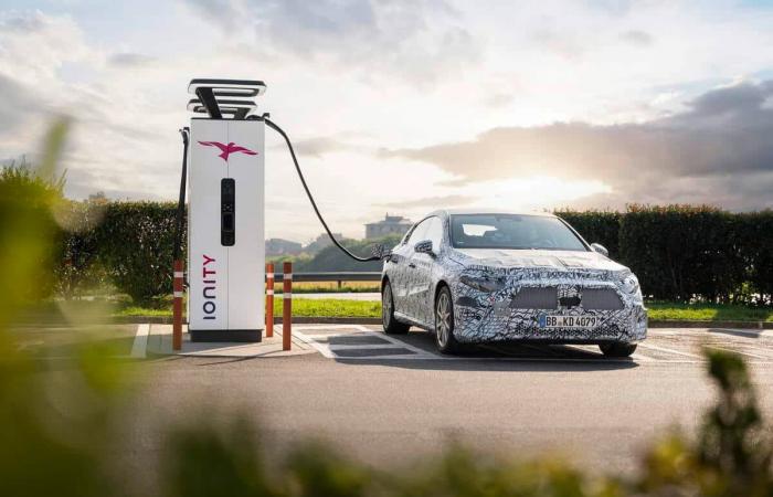 El futuro Mercedes CLA eléctrico recorrió 3.715 km en 24 horas.