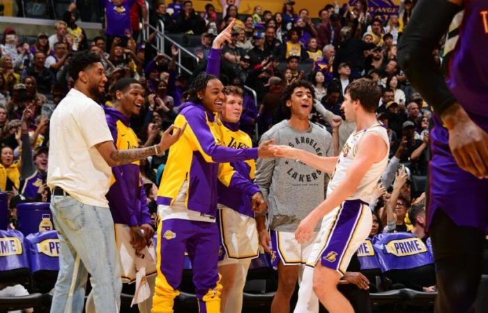 Calificaciones para LeBron James y Austin Reaves en la victoria de los Lakers contra los Raptors