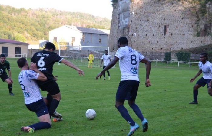 Aubin. El equipo del banderín gana en Cahors y asciende en la clasificación