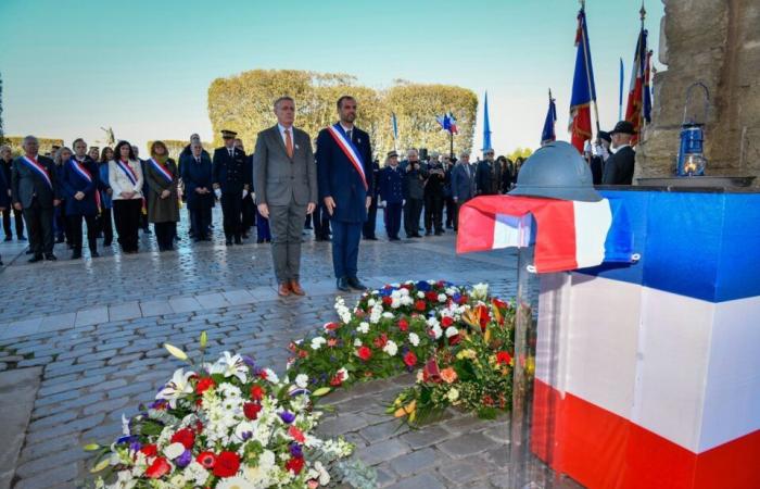 El 11 de noviembre se celebra bajo el Arco de Triunfo