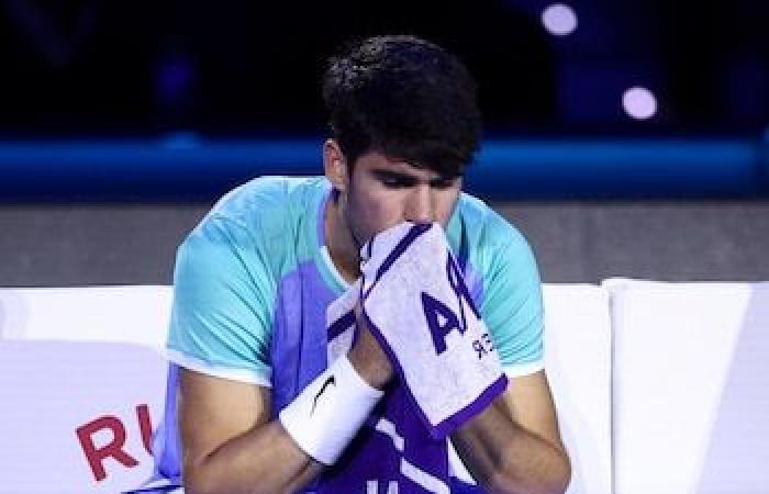 Casper Ruud aplasta a Carlos Alcaraz en las ATP Finals por 0-2 en el marcador