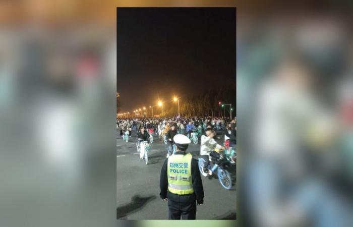 Miles de estudiantes recorrieron 50 kilómetros por la noche para comer este plato.