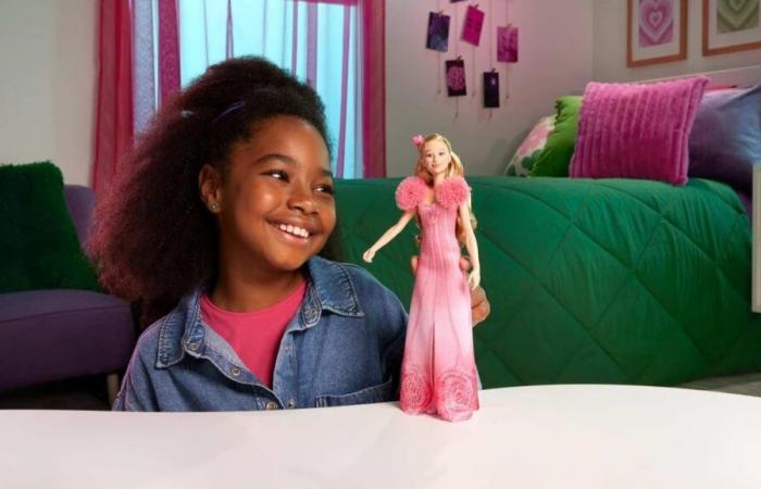 El empaque oficial de Wicked Movie Doll apunta accidentalmente a un sitio porno, Mattel dice: “Lamentamos profundamente este desafortunado error”